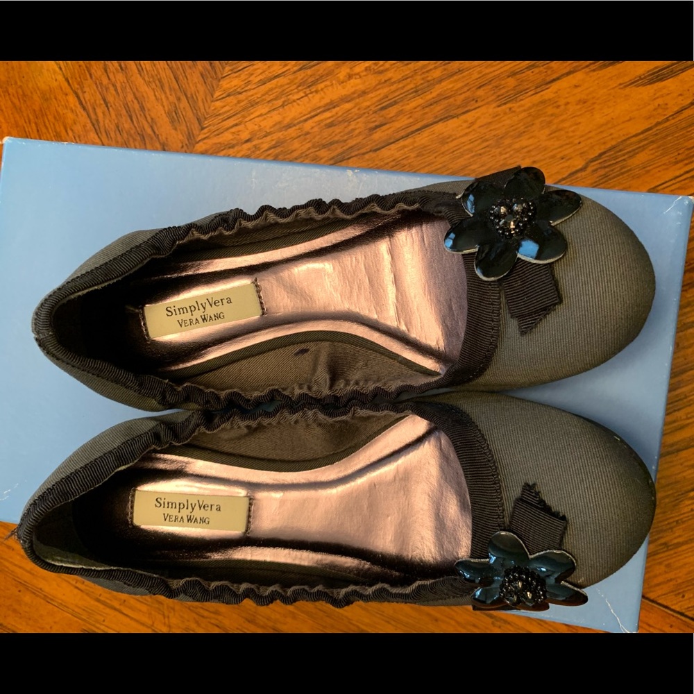 Simply Vera Vera wang flats